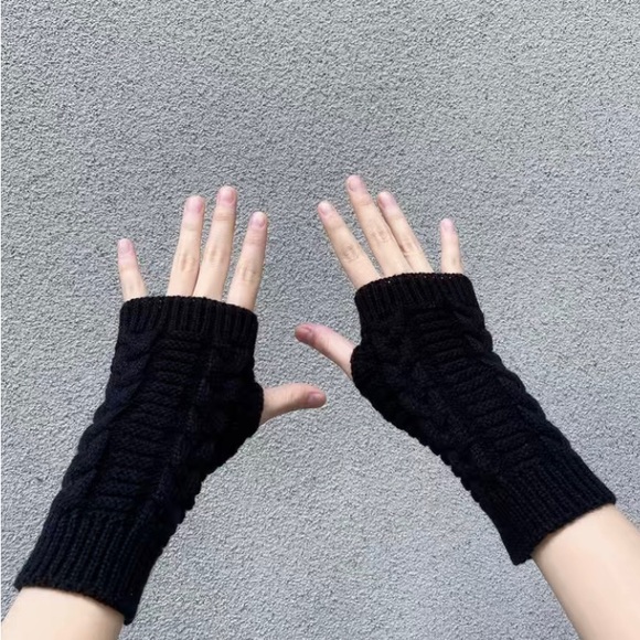 Accessories - NEW Black Fingerless Knit Gloves
